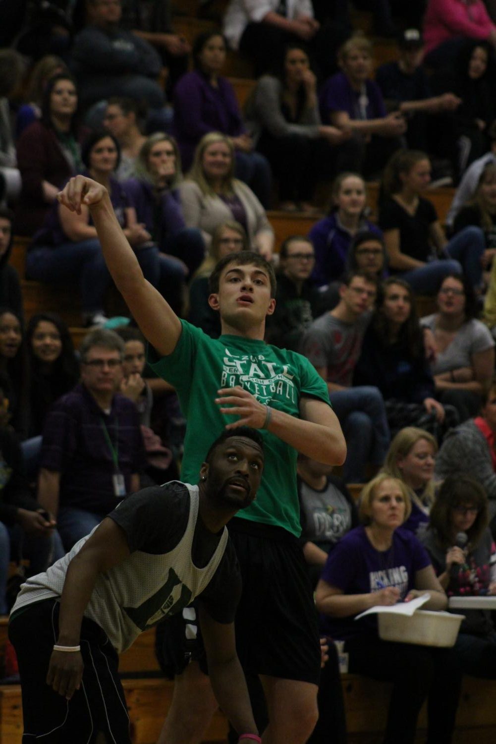 Seniors+vs.+staff+basketball+game+%28Photos+by+Abby+Glanville%29