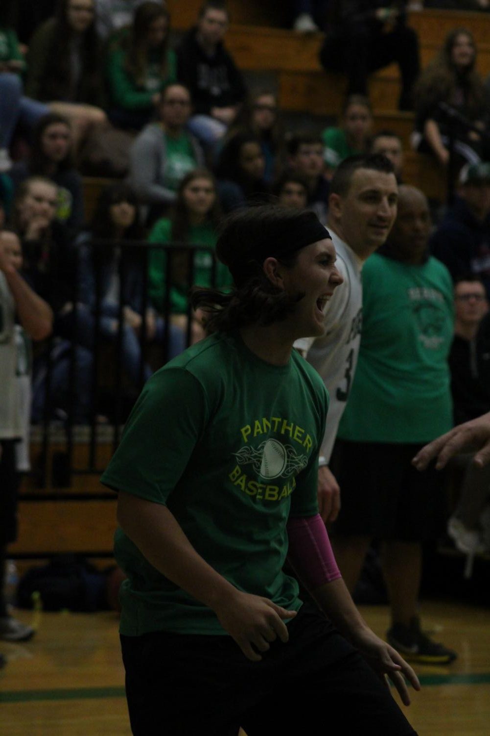 Seniors+vs.+staff+basketball+game+%28Photos+by+Abby+Glanville%29