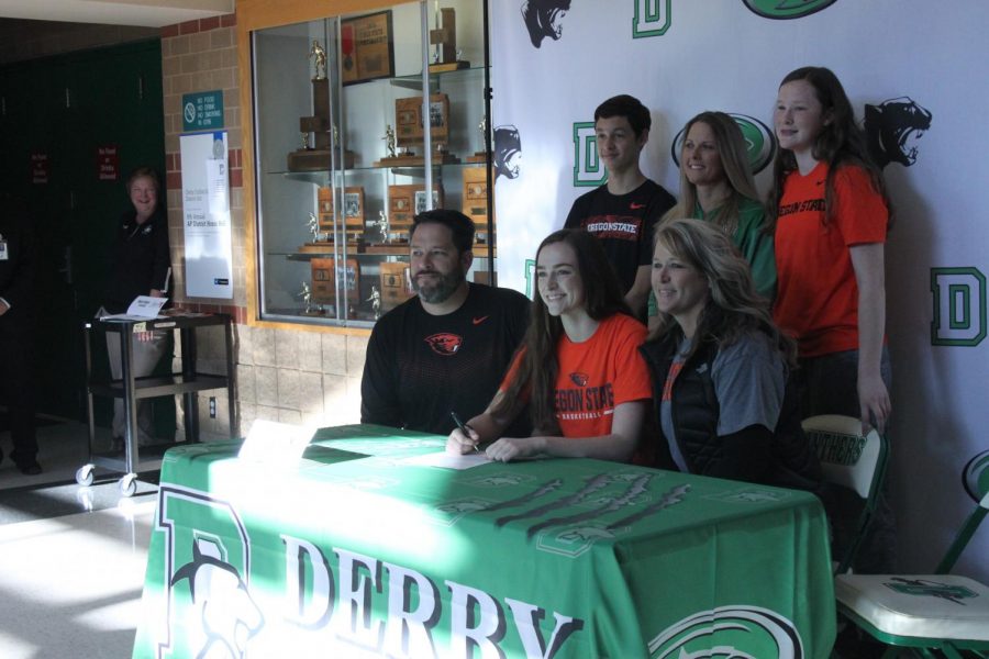 Kennedy+Brown+and+her+family+as+she+signs+her+Basketball+Contract+with+Oregon+State.+