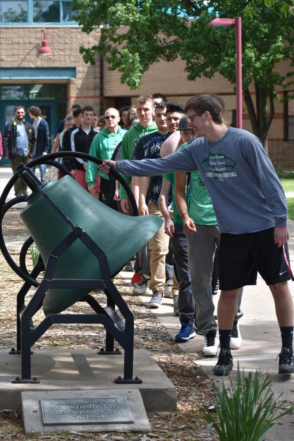 5/10/19 Senior bell ringing Ceremony (photo gallery by Damien Matmanivong)