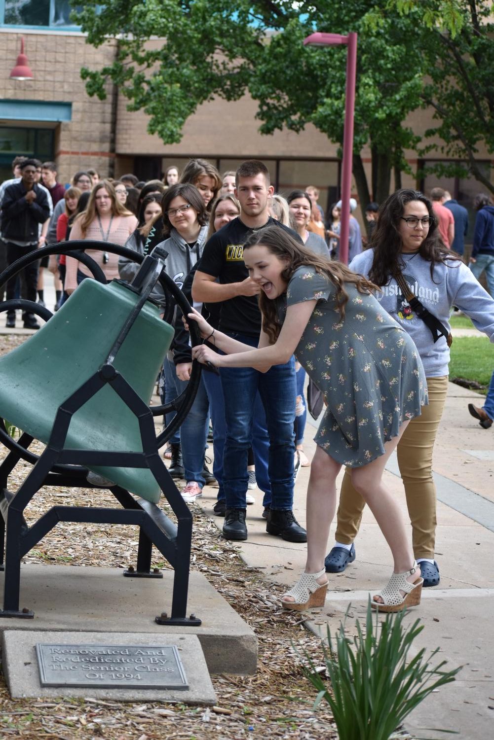 5/10/19 Senior bell ringing Ceremony (photo gallery by Damien Matmanivong)