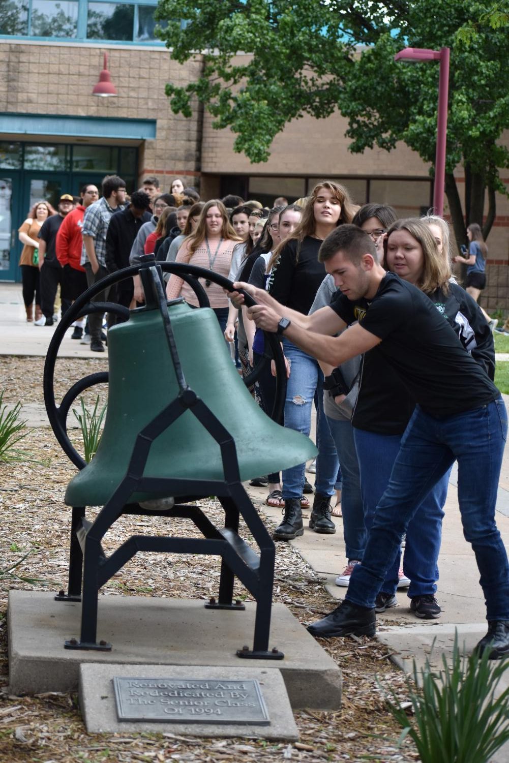 5/10/19 Senior bell ringing Ceremony (photo gallery by Damien Matmanivong)