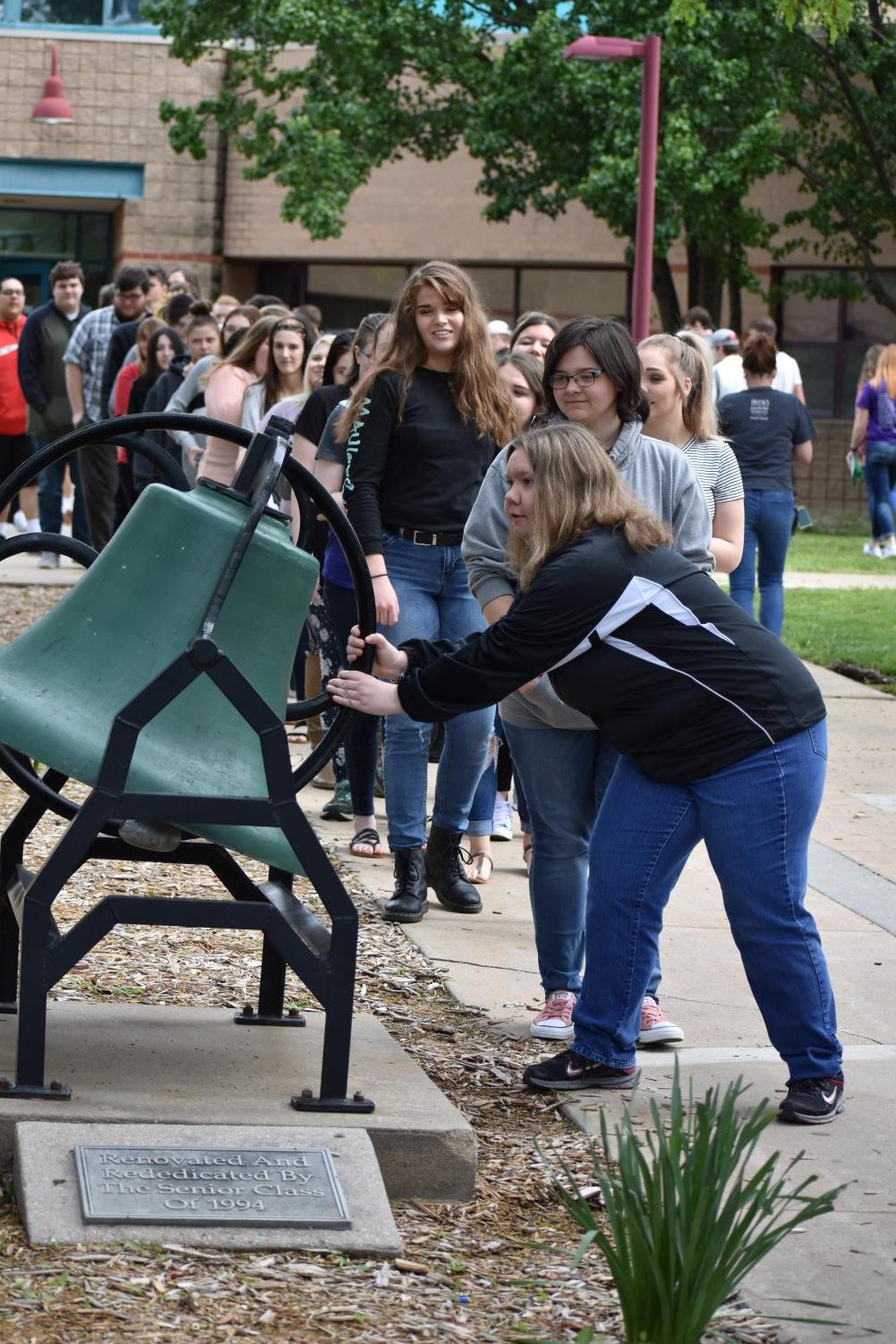 5/10/19 Senior bell ringing Ceremony (photo gallery by Damien Matmanivong)