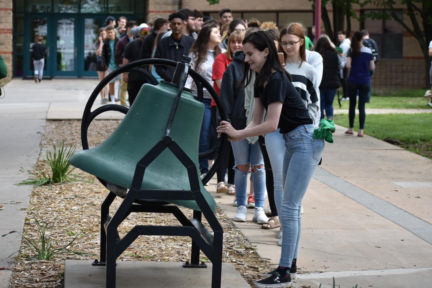 5/10/19 Senior bell ringing Ceremony (photo gallery by Damien Matmanivong)