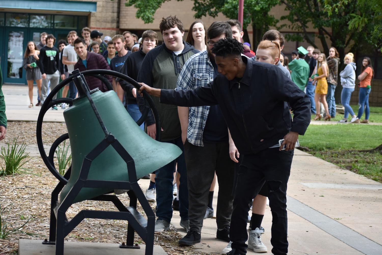 5/10/19 Senior bell ringing Ceremony (photo gallery by Damien Matmanivong)