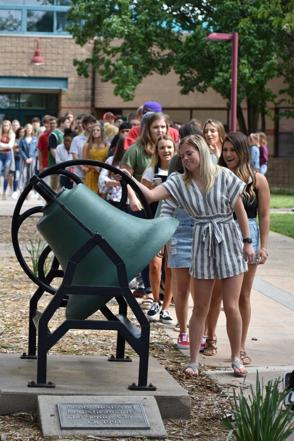 5/10/19 Senior bell ringing Ceremony (photo gallery by Damien Matmanivong)