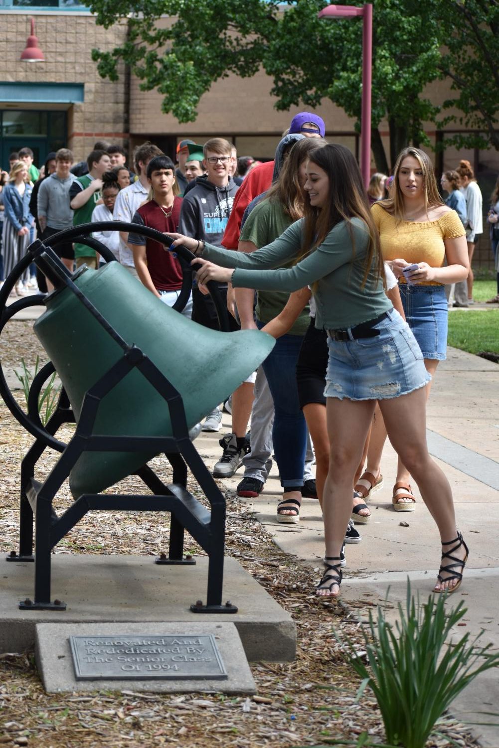 5/10/19 Senior bell ringing Ceremony (photo gallery by Damien Matmanivong)