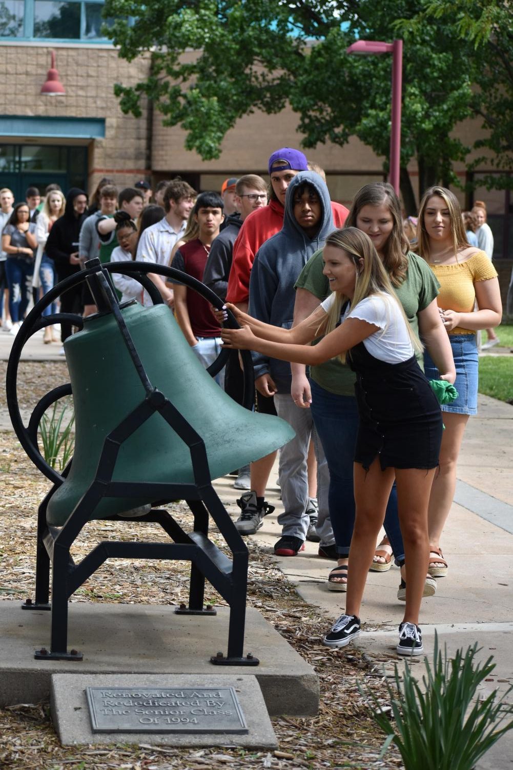 5/10/19 Senior bell ringing Ceremony (photo gallery by Damien Matmanivong)