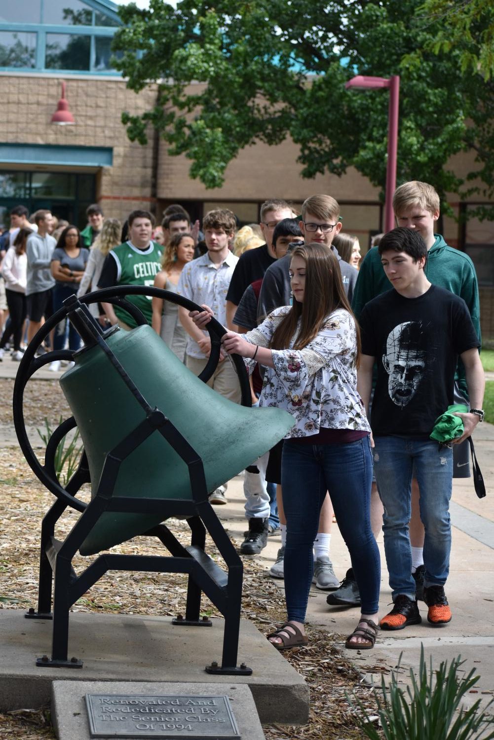 5/10/19 Senior bell ringing Ceremony (photo gallery by Damien Matmanivong)