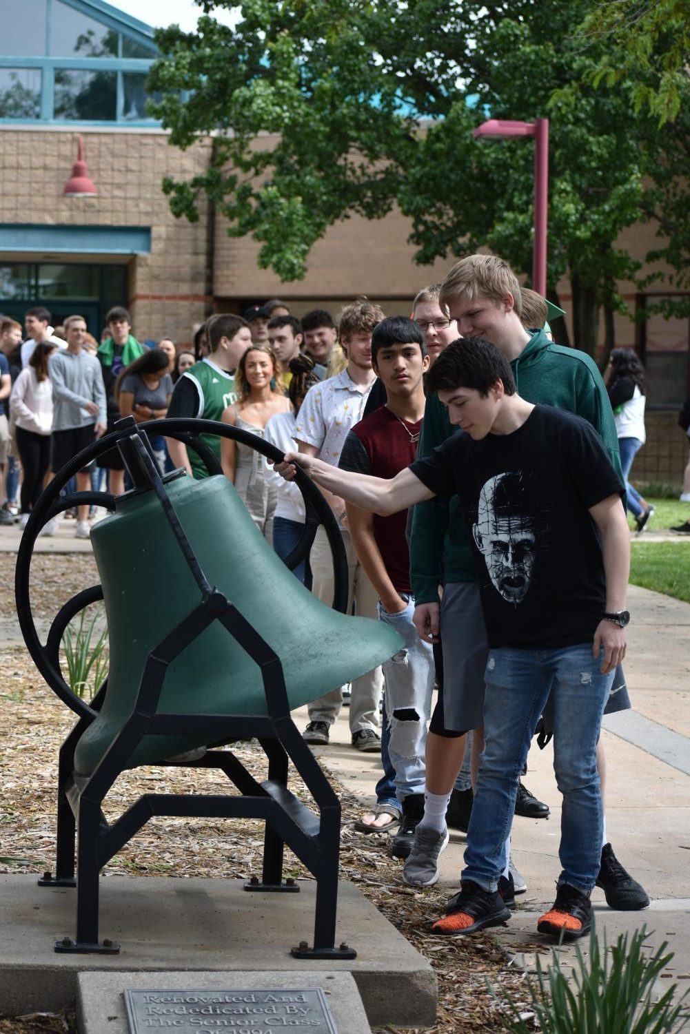 5/10/19 Senior bell ringing Ceremony (photo gallery by Damien Matmanivong)