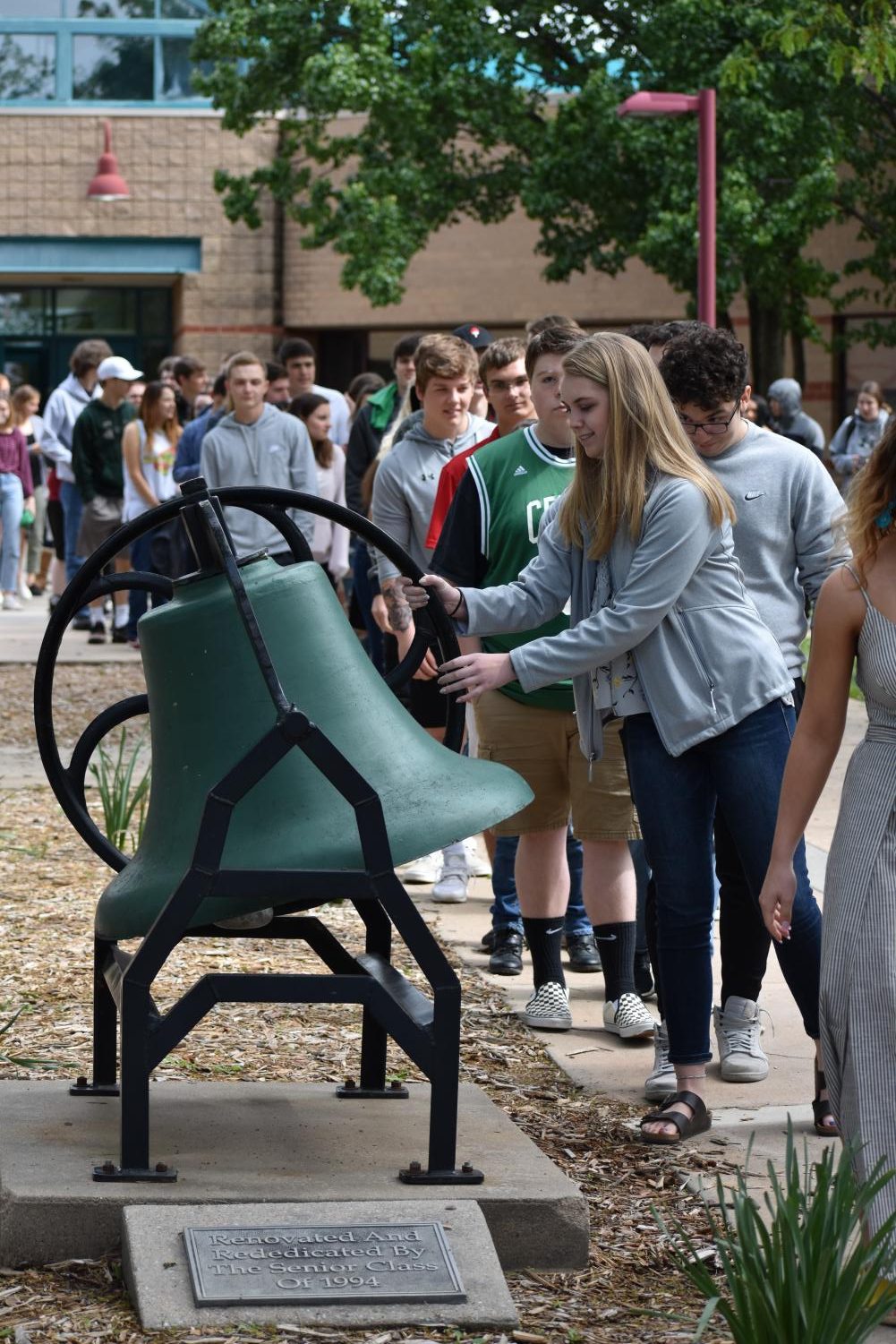 5/10/19 Senior bell ringing Ceremony (photo gallery by Damien Matmanivong)