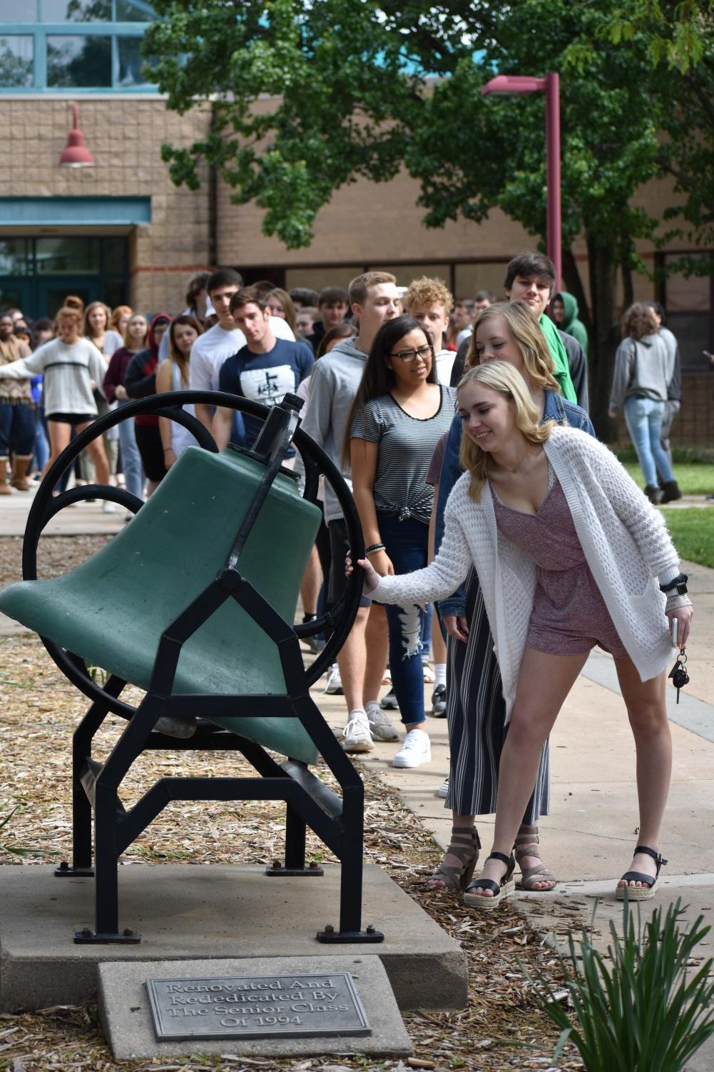 5/10/19 Senior bell ringing Ceremony (photo gallery by Damien Matmanivong)