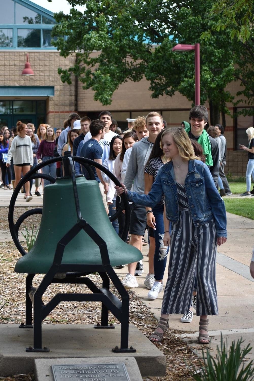 5/10/19 Senior bell ringing Ceremony (photo gallery by Damien Matmanivong)