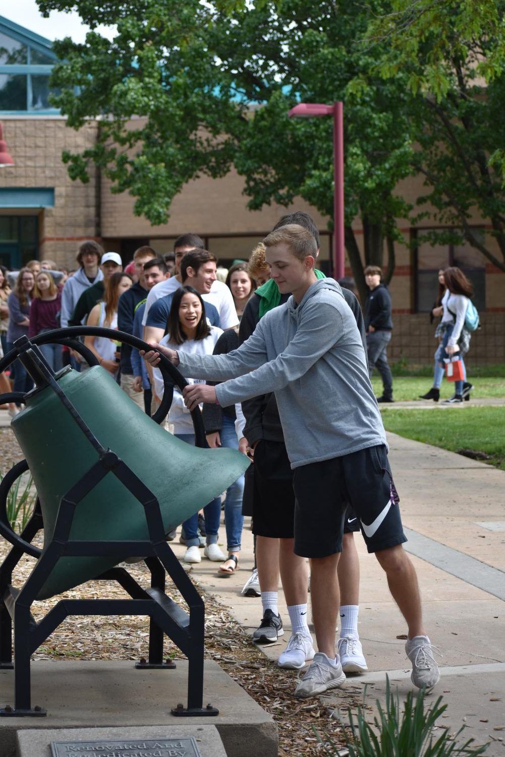 5/10/19 Senior bell ringing Ceremony (photo gallery by Damien Matmanivong)