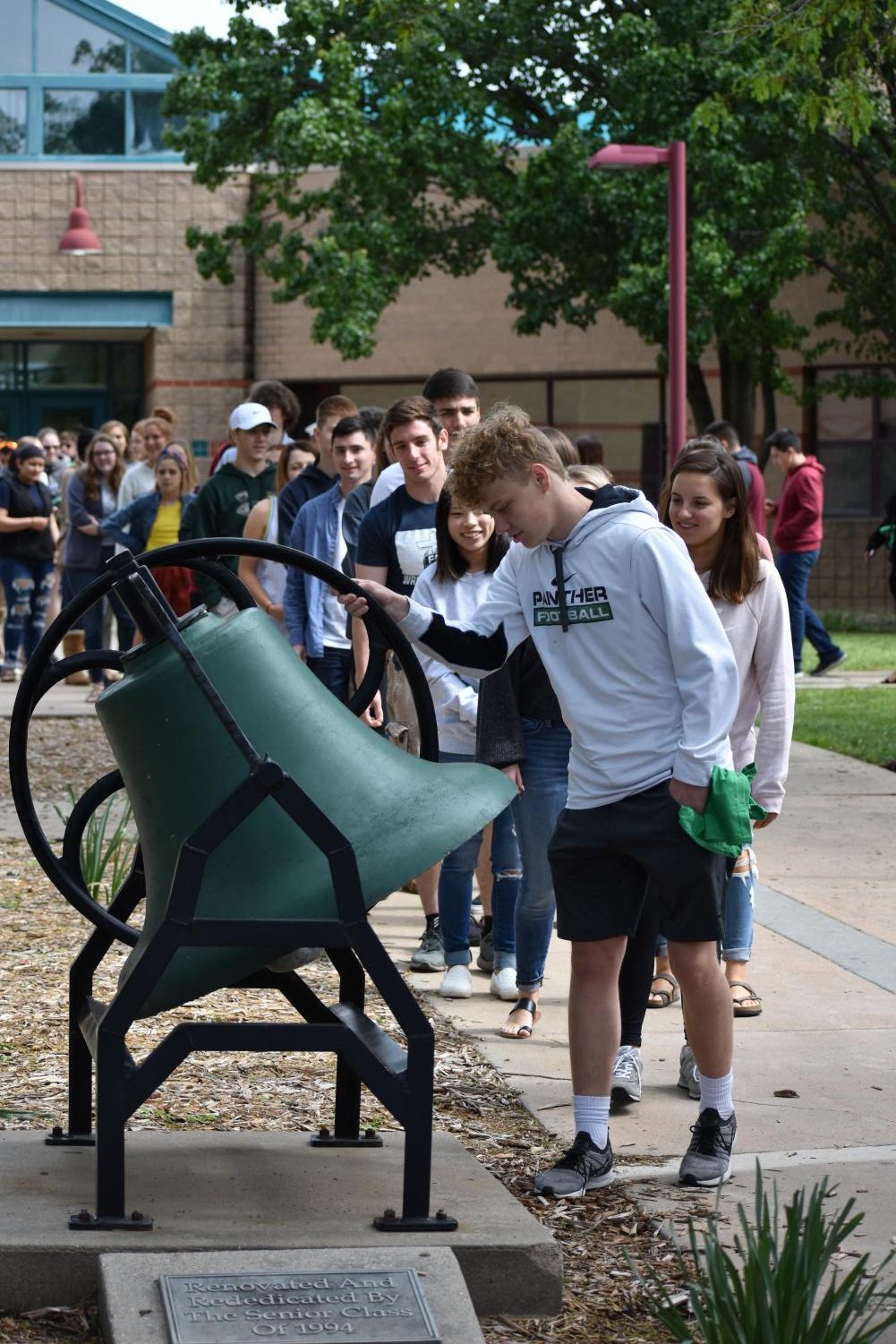 5/10/19 Senior bell ringing Ceremony (photo gallery by Damien Matmanivong)