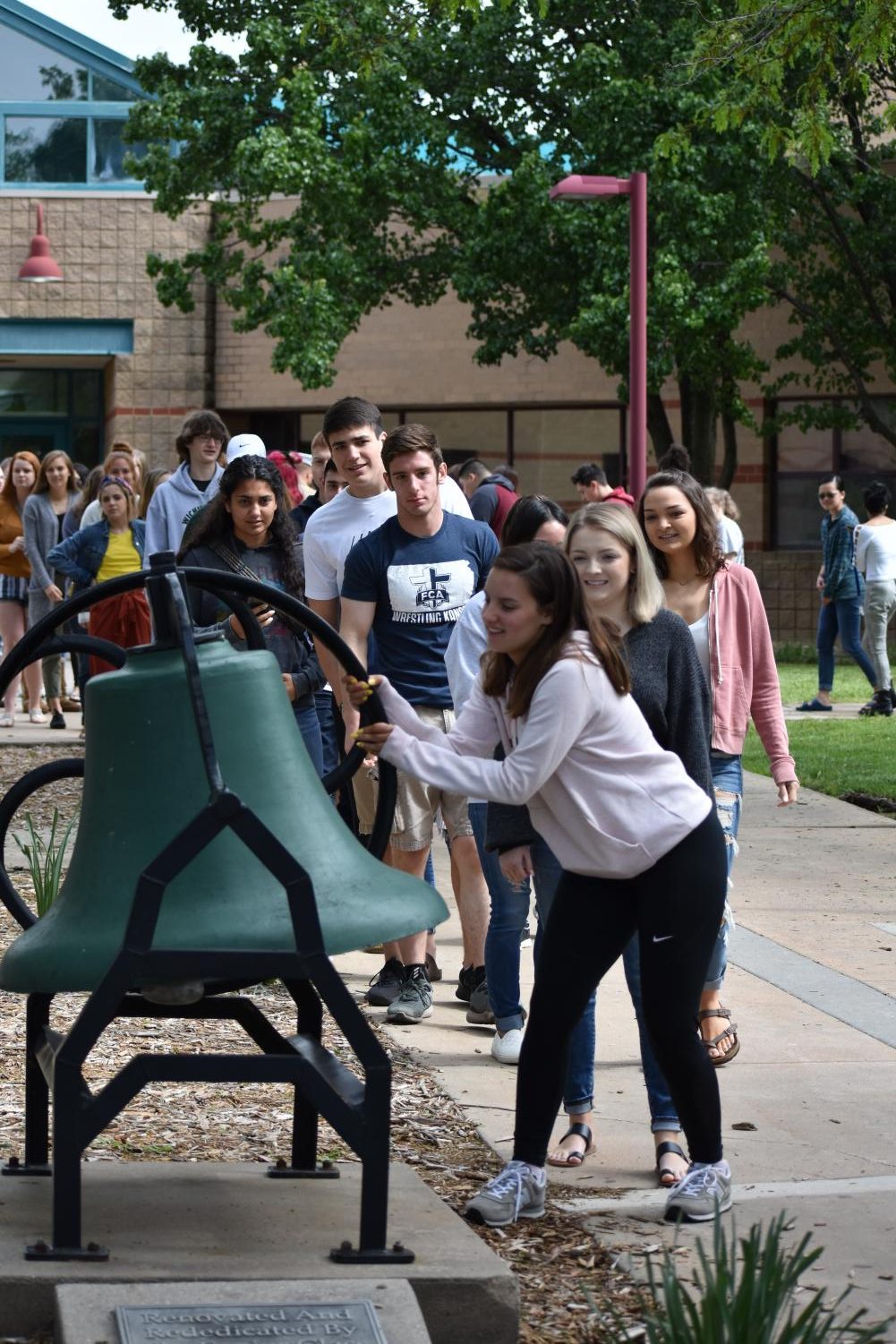 5/10/19 Senior bell ringing Ceremony (photo gallery by Damien Matmanivong)