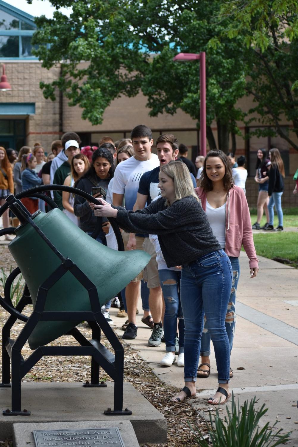 5/10/19 Senior bell ringing Ceremony (photo gallery by Damien Matmanivong)