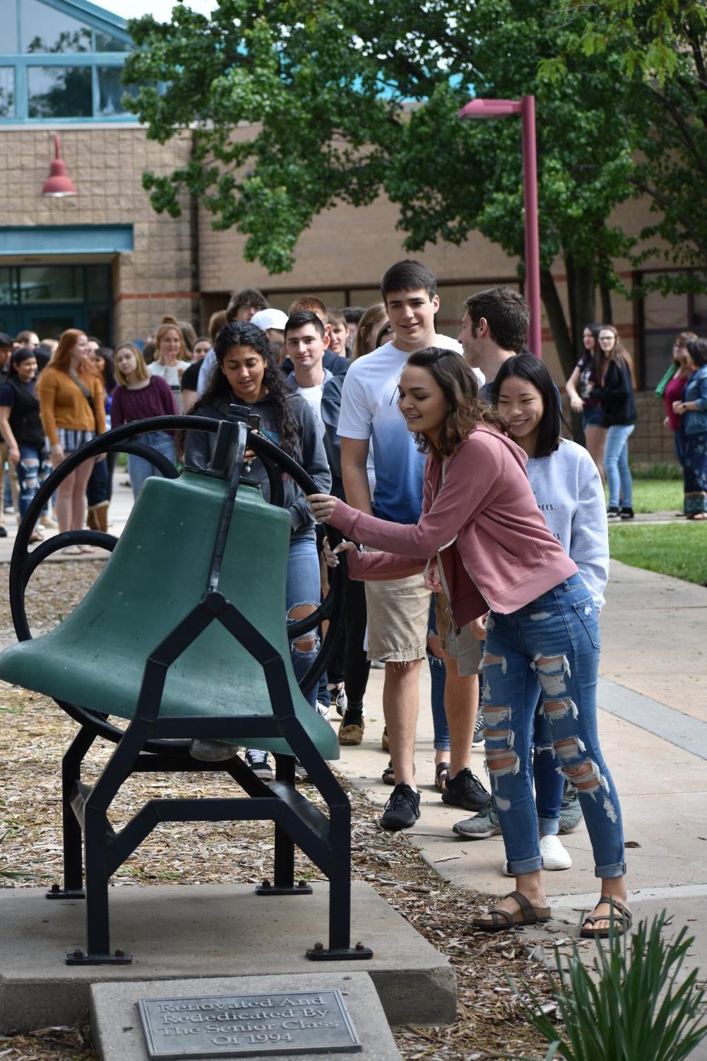 5/10/19 Senior bell ringing Ceremony (photo gallery by Damien Matmanivong)