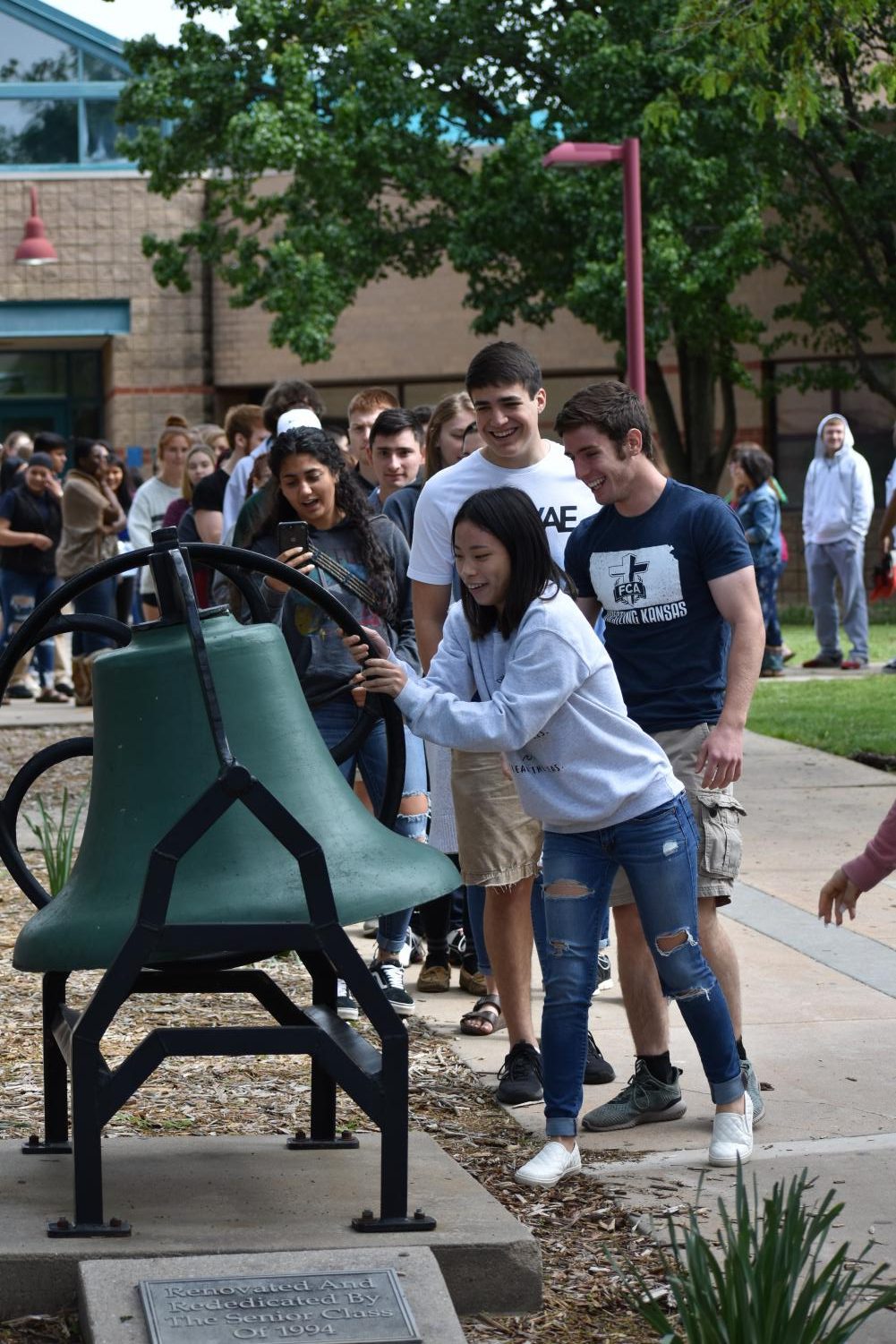 5/10/19 Senior bell ringing Ceremony (photo gallery by Damien Matmanivong)