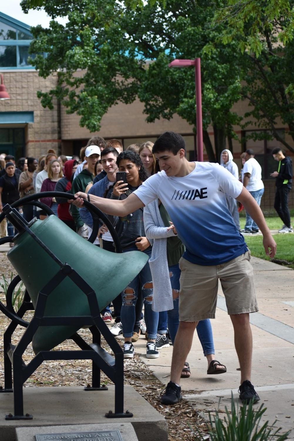 5/10/19 Senior bell ringing Ceremony (photo gallery by Damien Matmanivong)