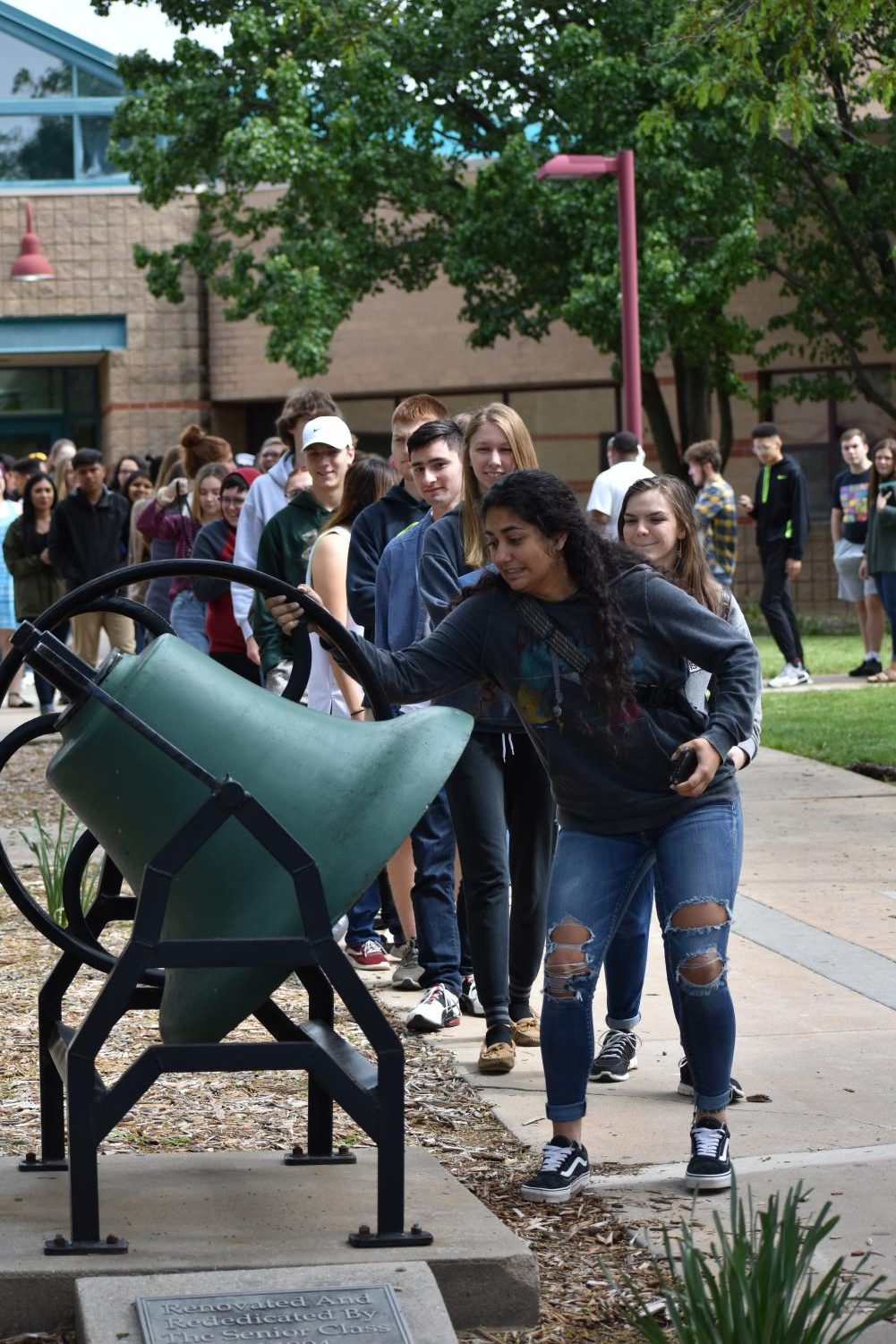 5/10/19 Senior bell ringing Ceremony (photo gallery by Damien Matmanivong)