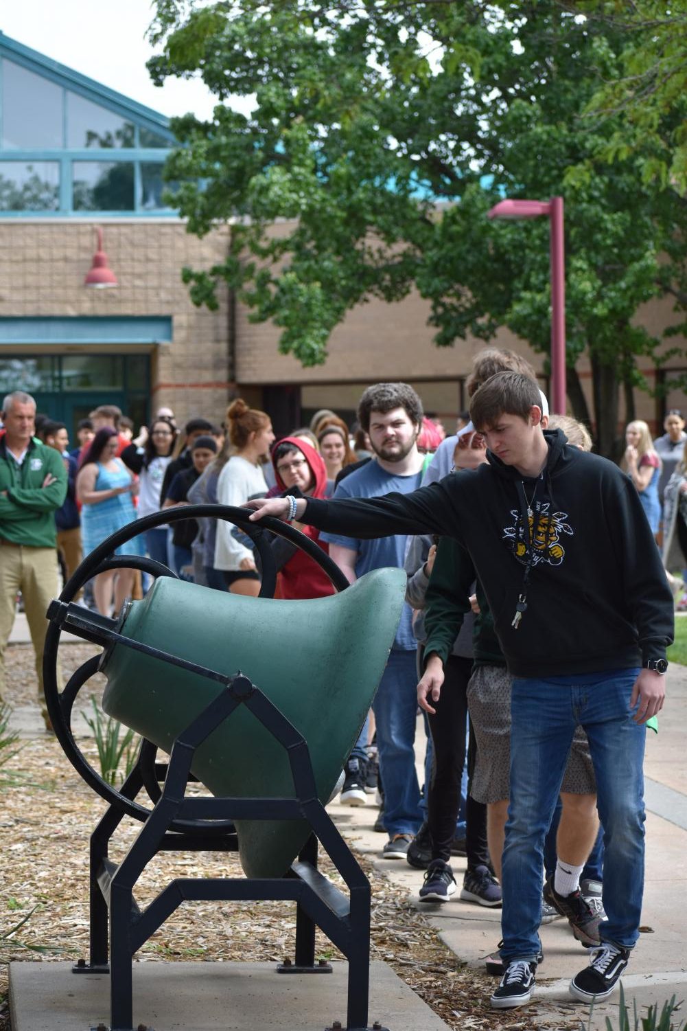 5/10/19 Senior bell ringing Ceremony (photo gallery by Damien Matmanivong)