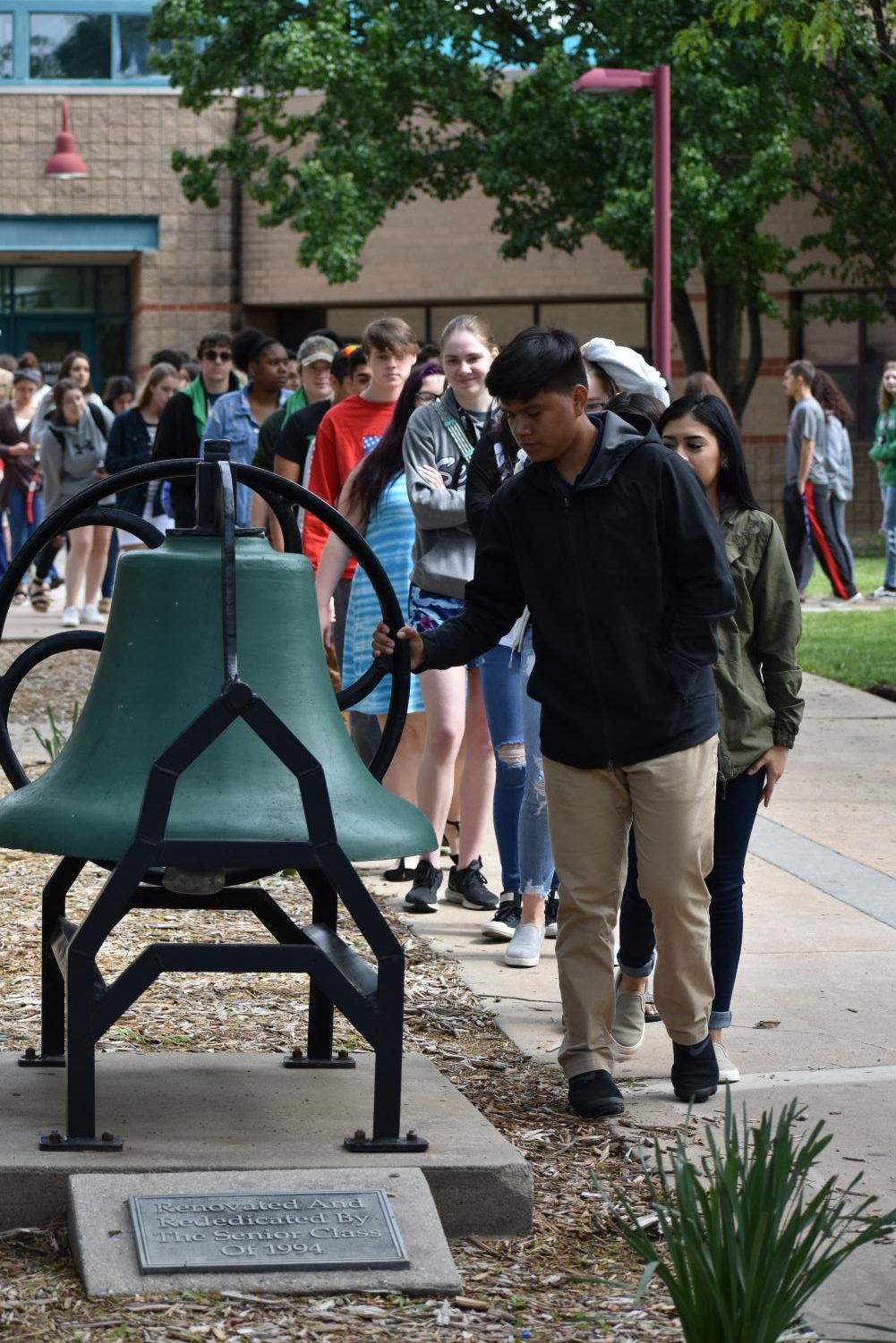 5/10/19 Senior bell ringing Ceremony (photo gallery by Damien Matmanivong)