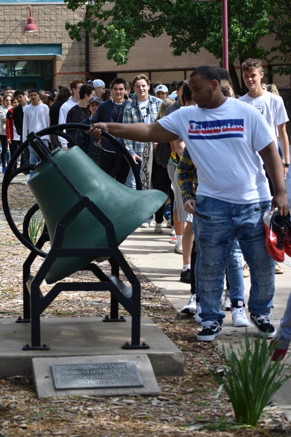 5/10/19 Senior bell ringing Ceremony (photo gallery by Damien Matmanivong)