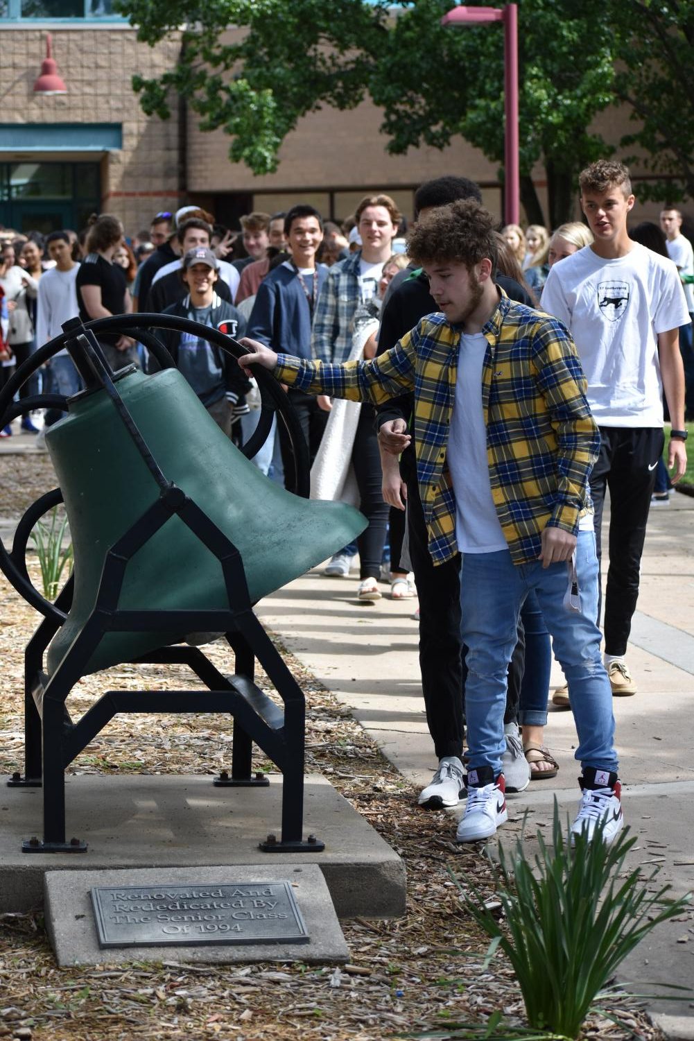 5/10/19 Senior bell ringing Ceremony (photo gallery by Damien Matmanivong)