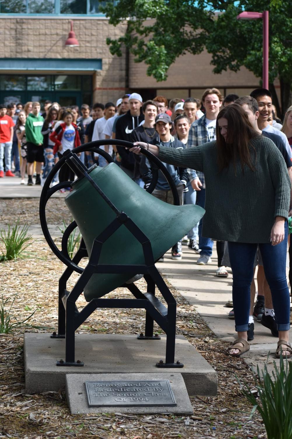 5/10/19 Senior bell ringing Ceremony (photo gallery by Damien Matmanivong)