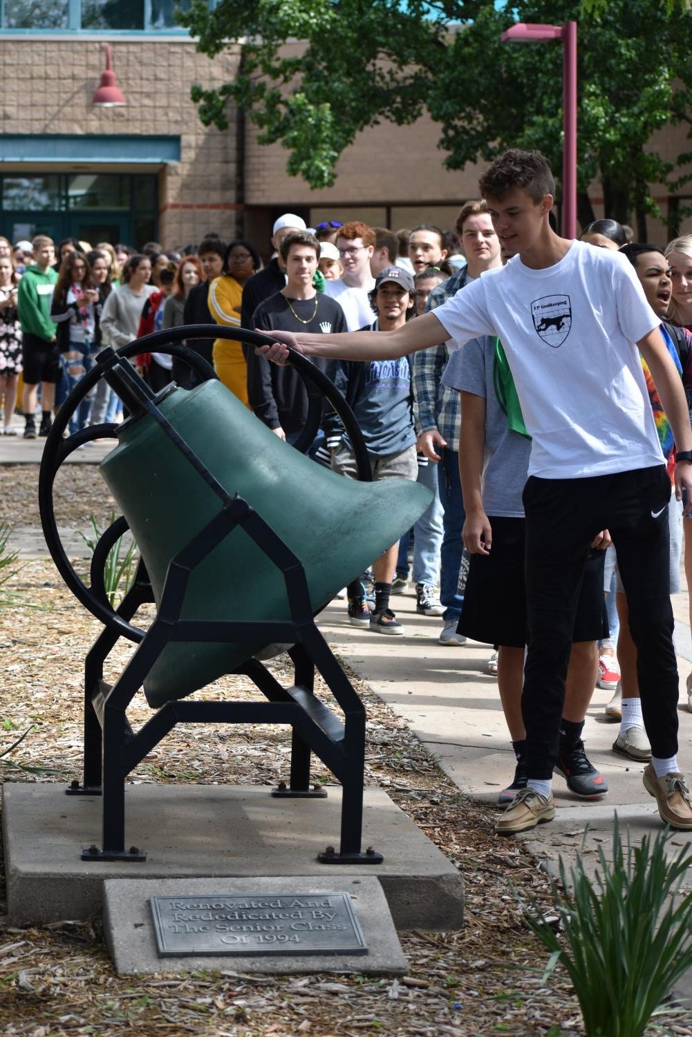 5/10/19 Senior bell ringing Ceremony (photo gallery by Damien Matmanivong)