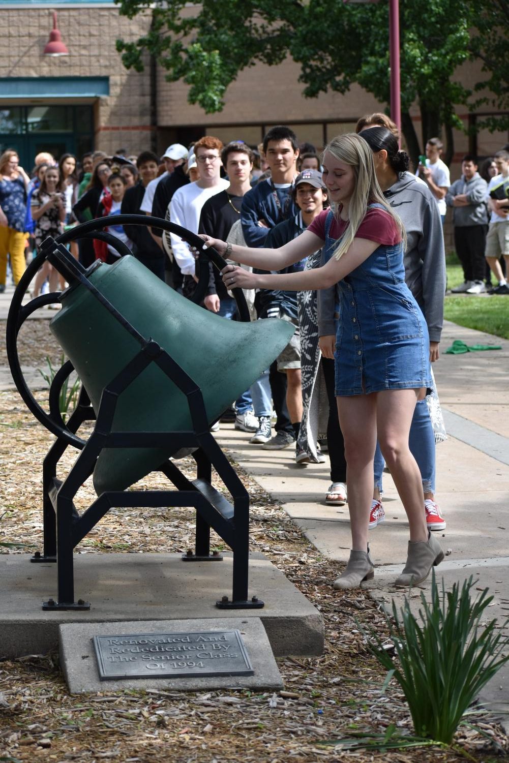 5/10/19 Senior bell ringing Ceremony (photo gallery by Damien Matmanivong)