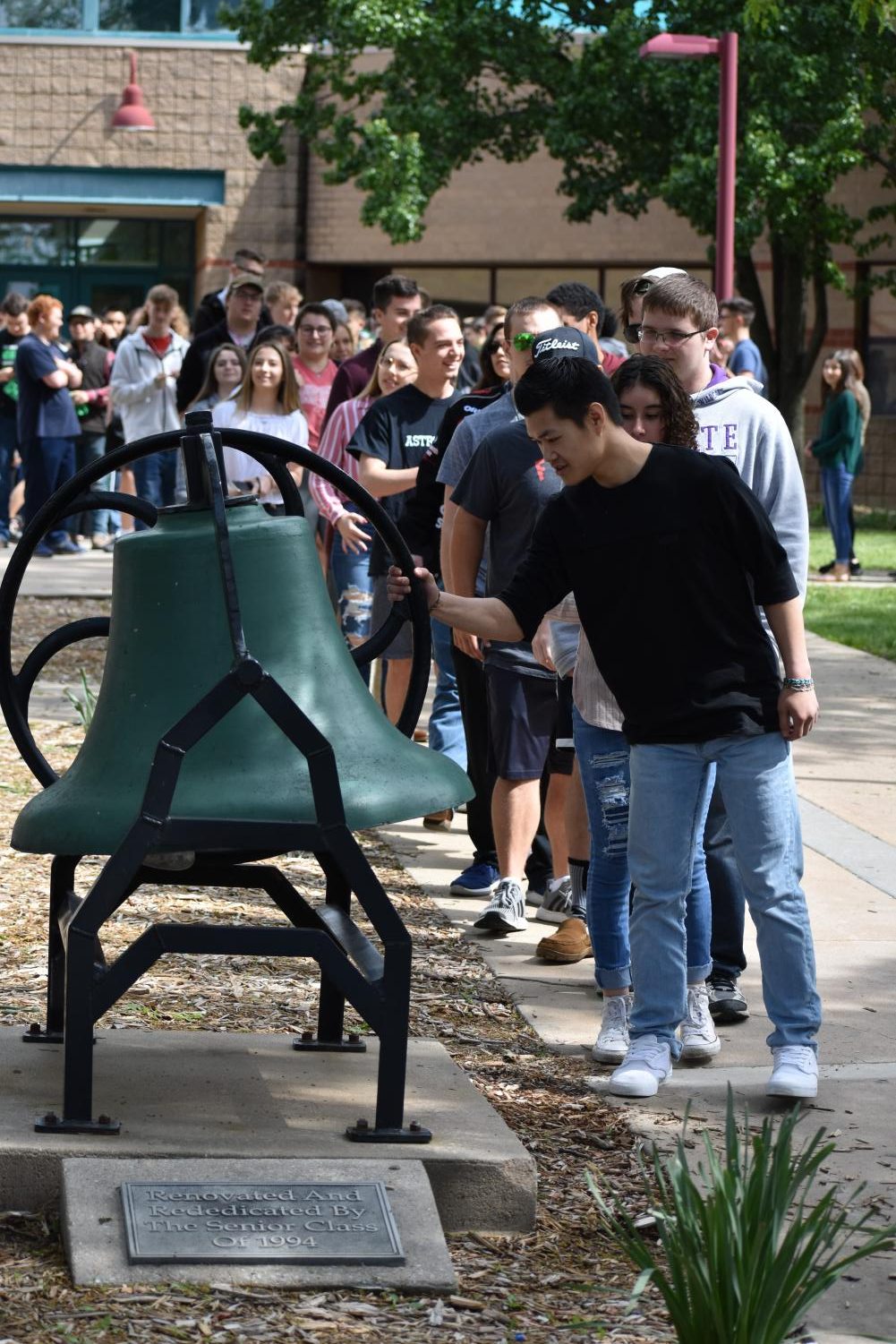 5/10/19 Senior bell ringing Ceremony (photo gallery by Damien Matmanivong)