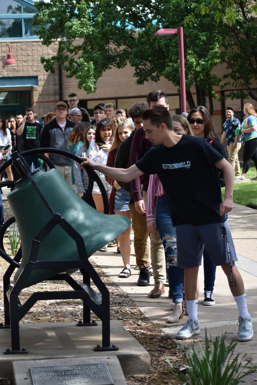 5/10/19 Senior bell ringing Ceremony (photo gallery by Damien Matmanivong)