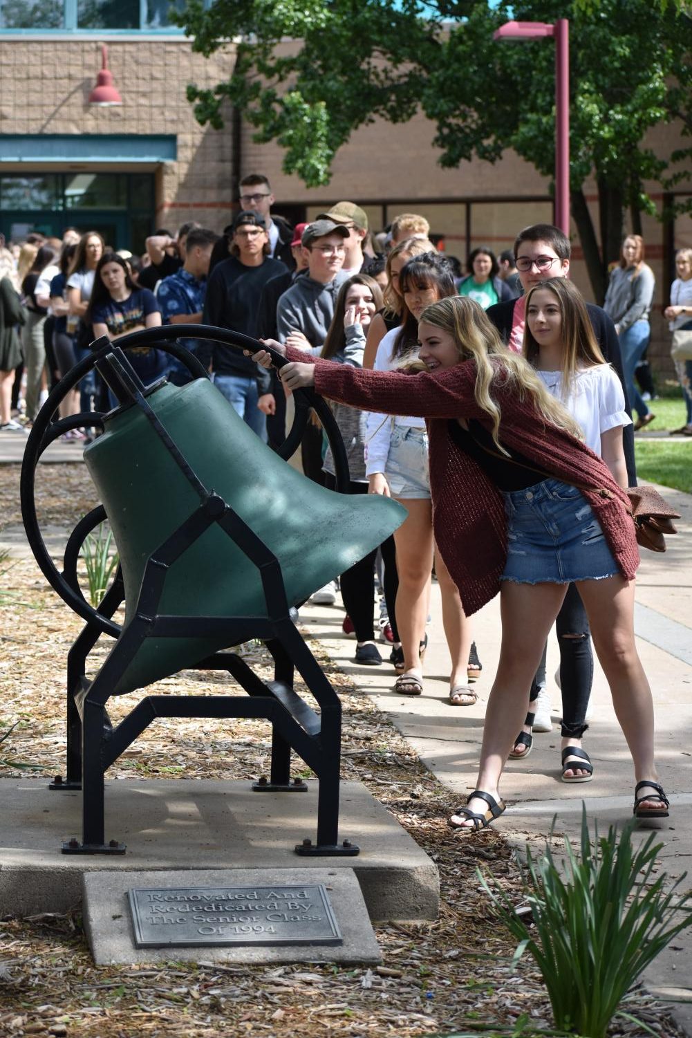 5/10/19 Senior bell ringing Ceremony (photo gallery by Damien Matmanivong)