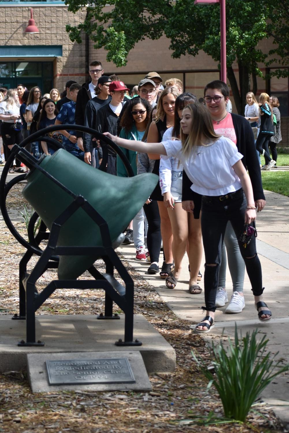 5/10/19 Senior bell ringing Ceremony (photo gallery by Damien Matmanivong)