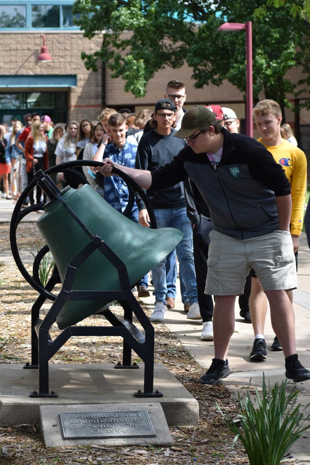 5/10/19 Senior bell ringing Ceremony (photo gallery by Damien Matmanivong)