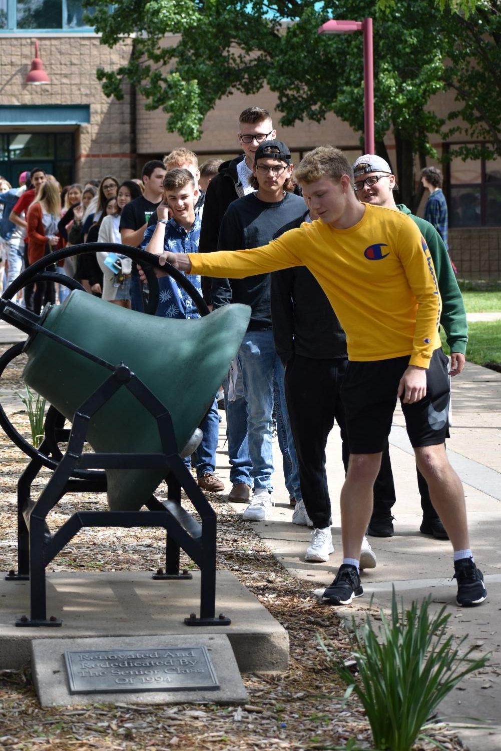 5/10/19 Senior bell ringing Ceremony (photo gallery by Damien Matmanivong)