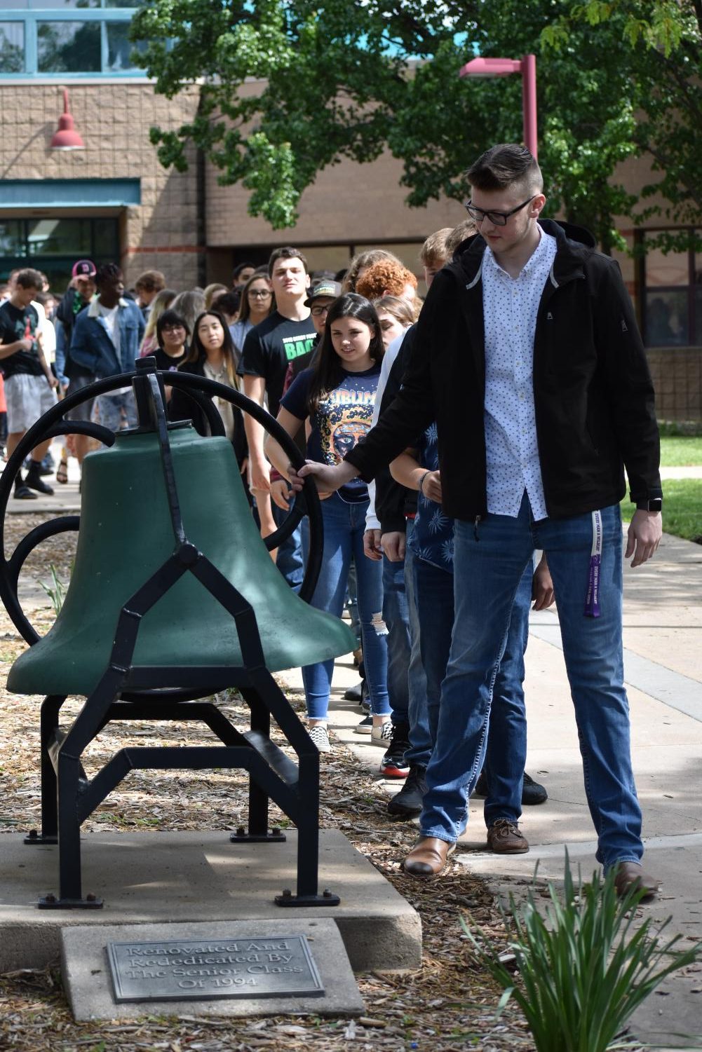 5/10/19 Senior bell ringing Ceremony (photo gallery by Damien Matmanivong)