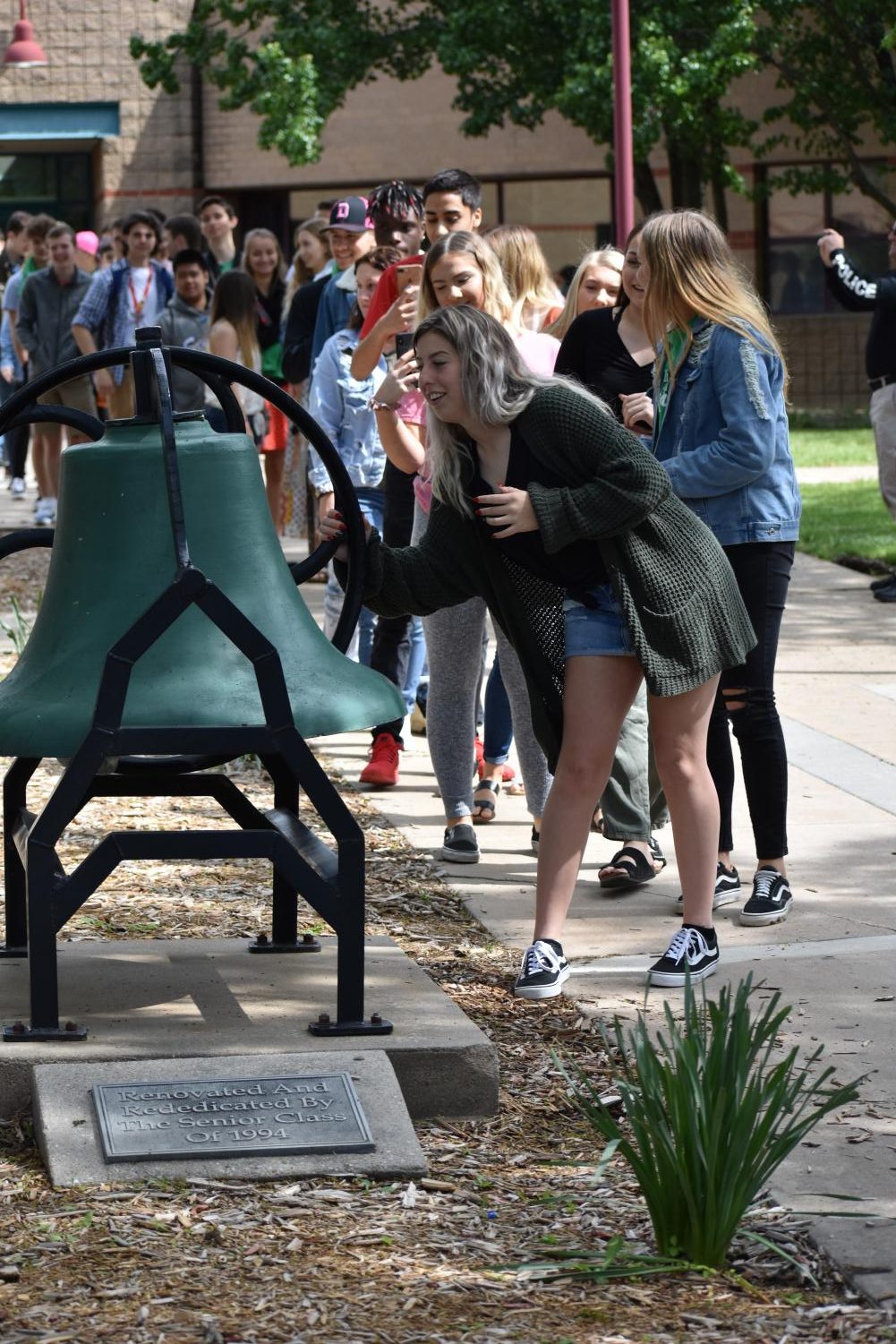 5/10/19 Senior bell ringing Ceremony (photo gallery by Damien Matmanivong)