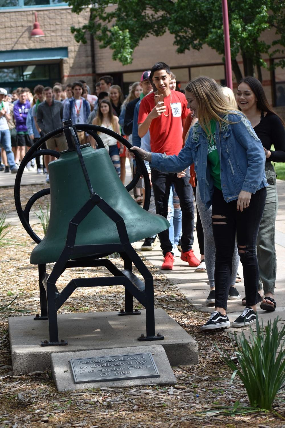 5/10/19 Senior bell ringing Ceremony (photo gallery by Damien Matmanivong)