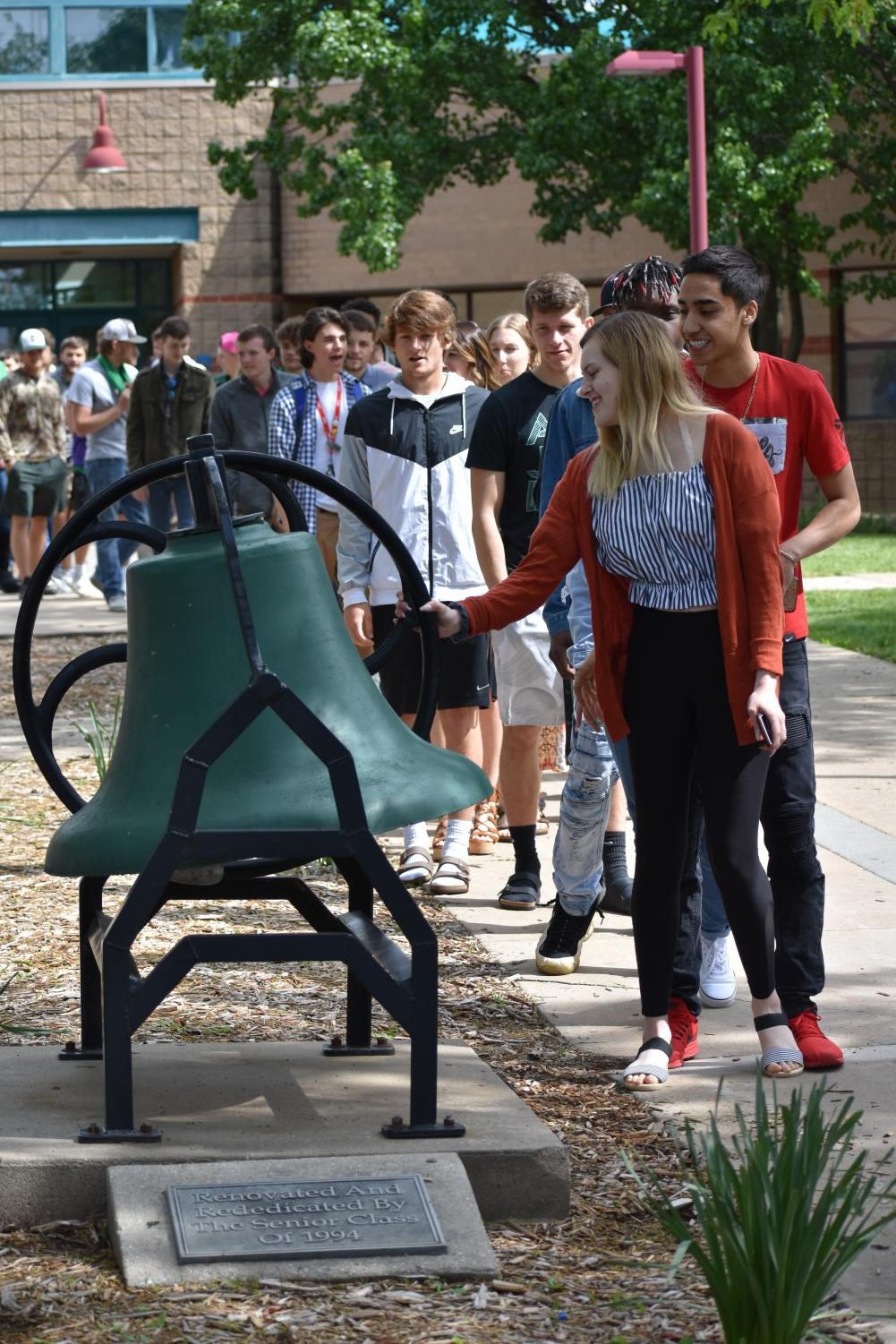 5/10/19 Senior bell ringing Ceremony (photo gallery by Damien Matmanivong)