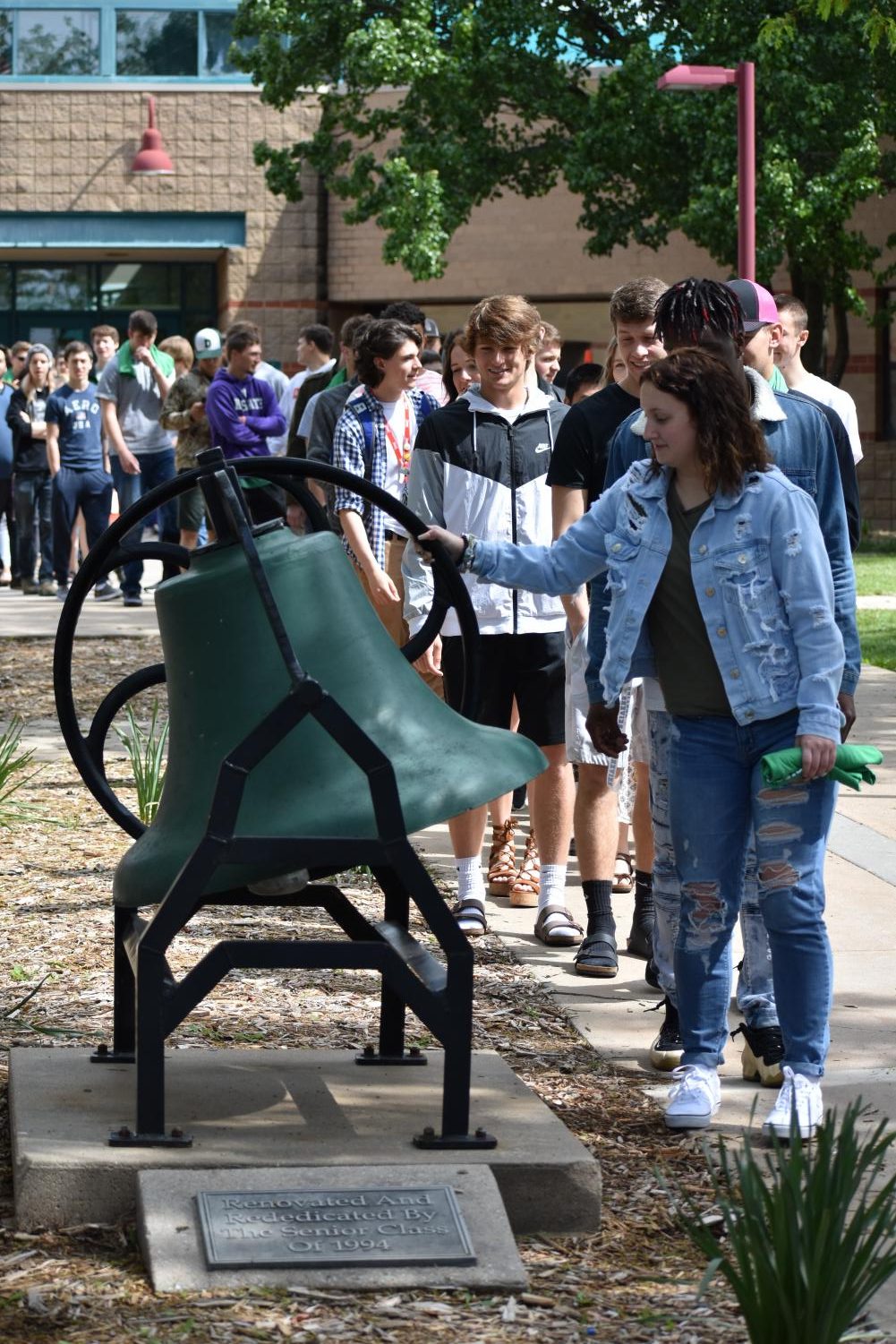 5/10/19 Senior bell ringing Ceremony (photo gallery by Damien Matmanivong)