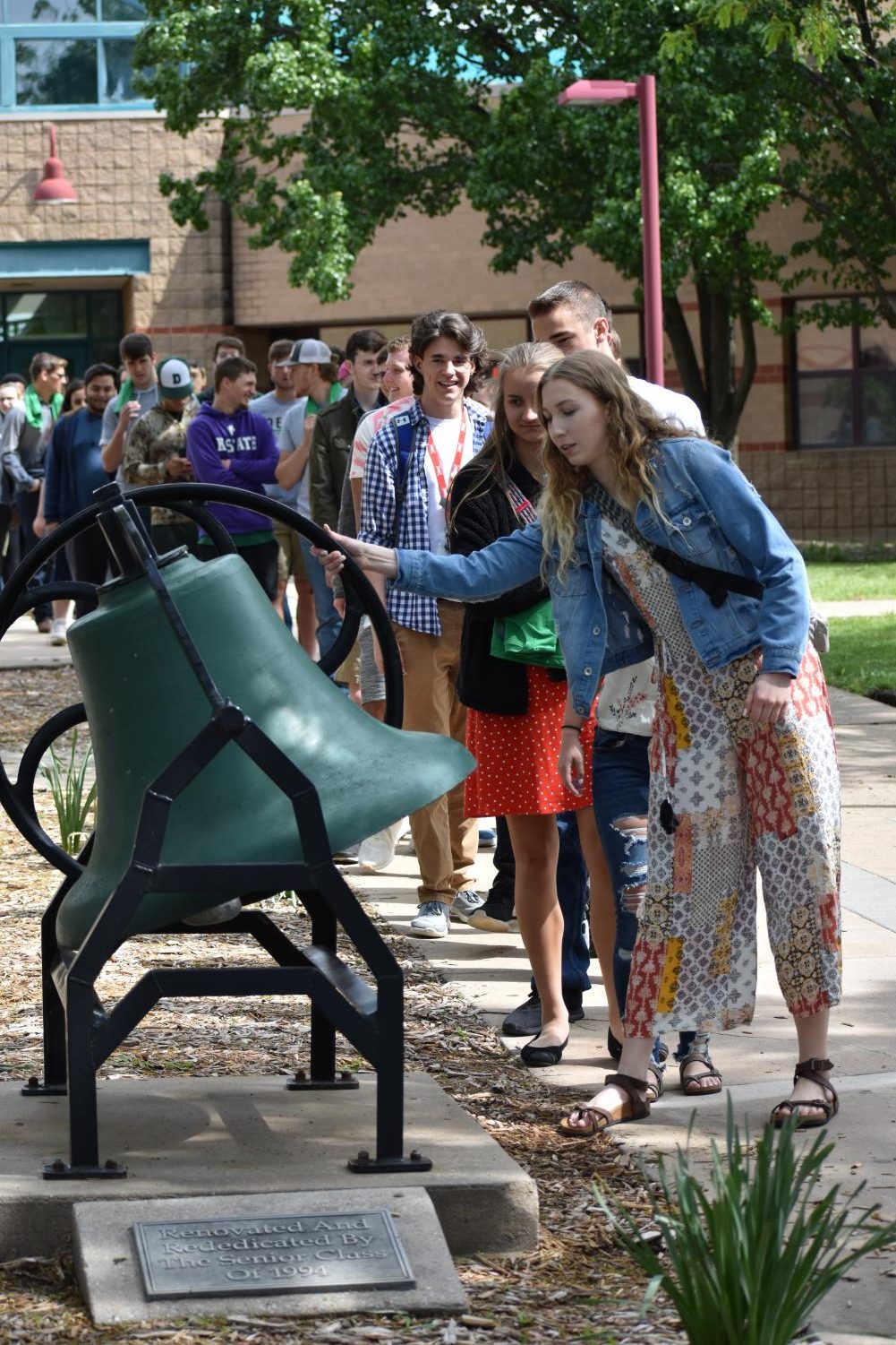 5/10/19 Senior bell ringing Ceremony (photo gallery by Damien Matmanivong)