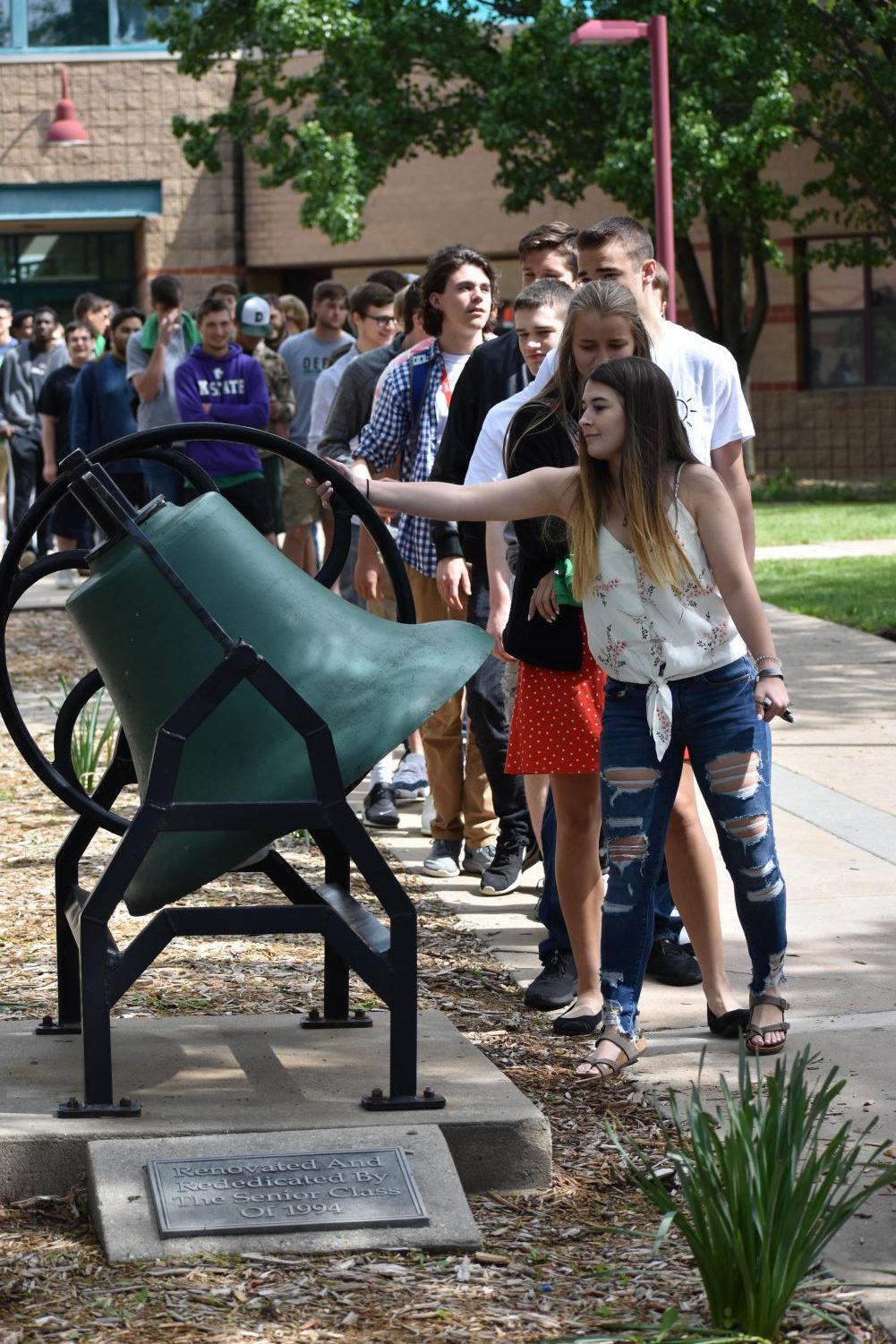 5/10/19 Senior bell ringing Ceremony (photo gallery by Damien Matmanivong)