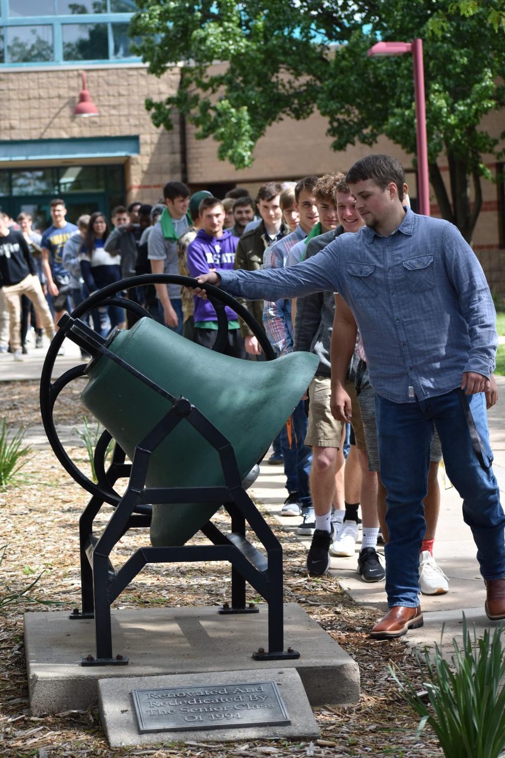 5/10/19 Senior bell ringing Ceremony (photo gallery by Damien Matmanivong)