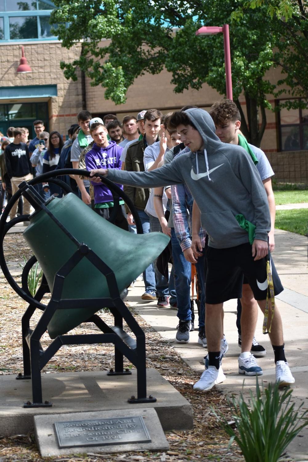 5/10/19 Senior bell ringing Ceremony (photo gallery by Damien Matmanivong)