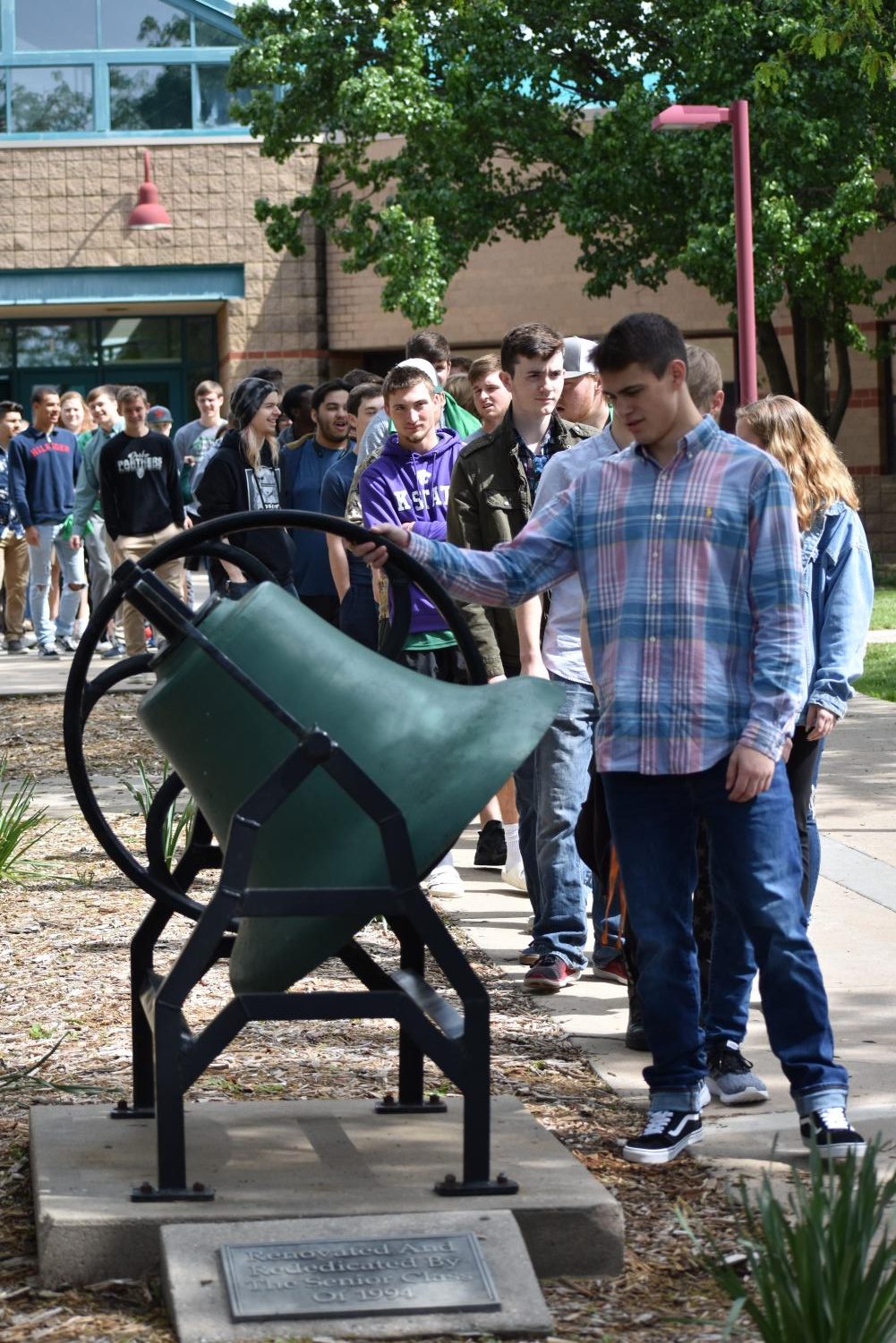 5/10/19 Senior bell ringing Ceremony (photo gallery by Damien Matmanivong)