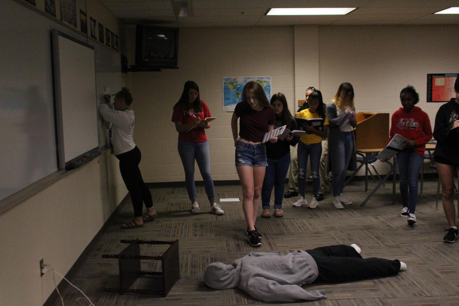 Students+analyze+mock+crime+scene+for+BioMed+%28Photos+by+Caden+Miller%29