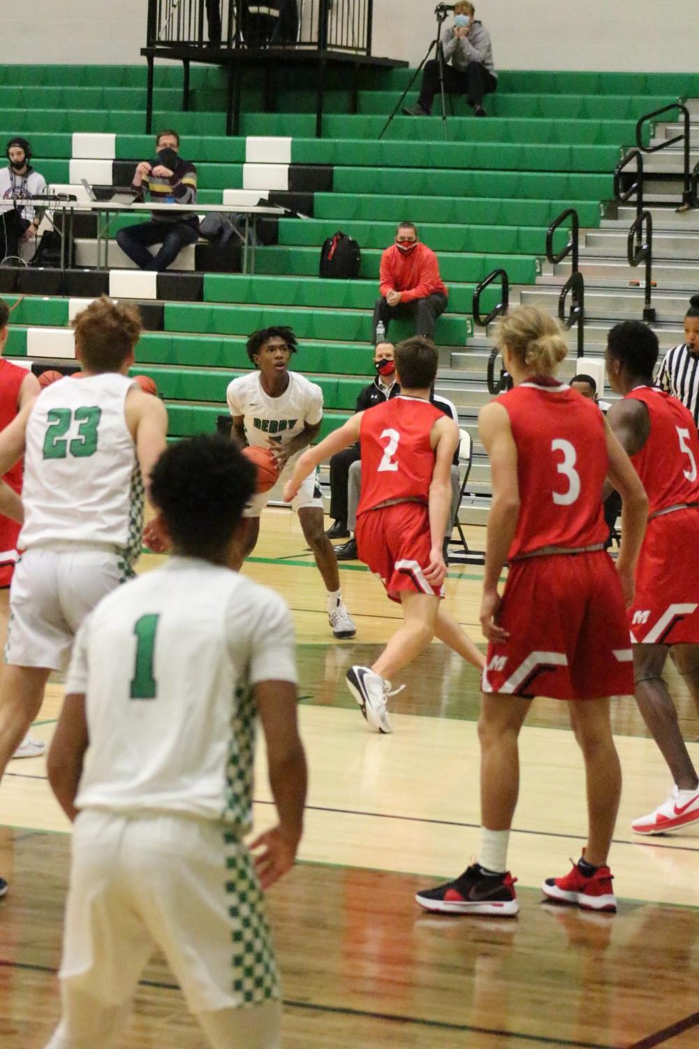 Boys+basketball+vs.+Maize+%28Photos+by+Janeah+Berry%29